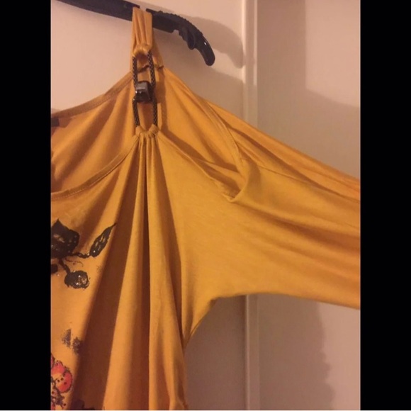 Plus Size Top - Picture 5 of 6